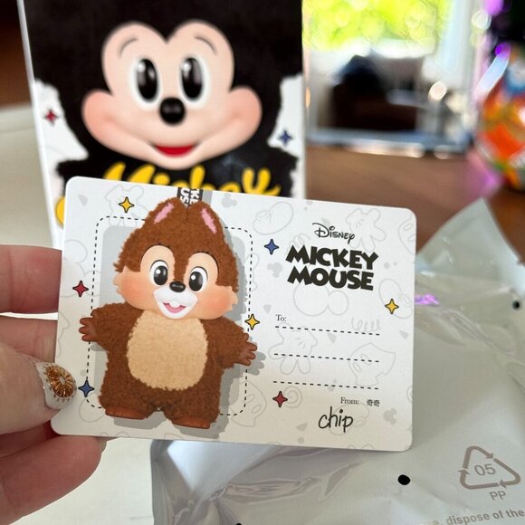 Pop Mart x Disney Mickey Family – Chip Keychain Figure (New in Box) - Picture 1 of 8